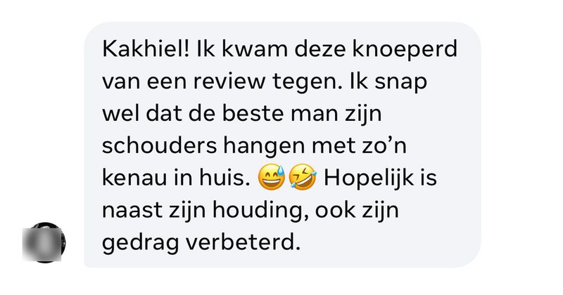 Vrouw vindt haar man heel lelijk omdat zijn schouders naar voren hangen alsof hij al 80 is, hier een gezellige review van de brace die ze voor hem gekocht heeft