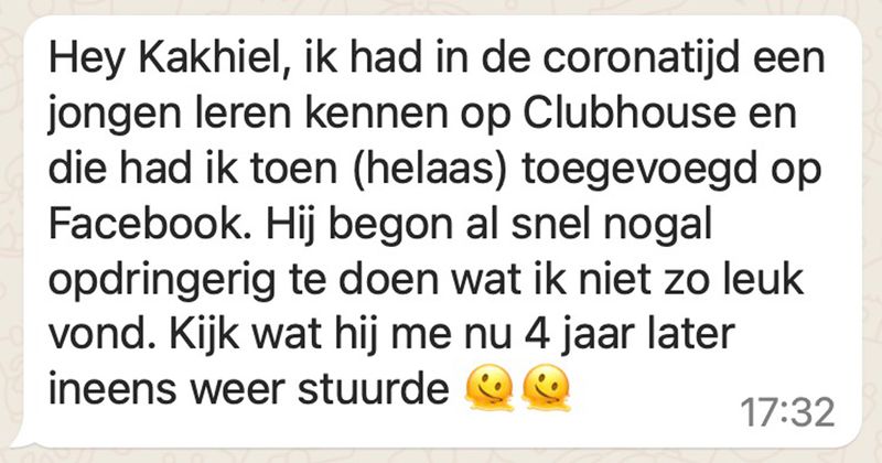 Opdringerige gast heeft niet echt door wanneer hij moet stoppen met berichten sturen maar heeft wel heel veel respect voor mooie dames (5 screens)