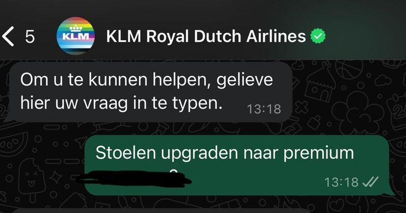 Man probeert een upgrade voor stoelen te regelen via de virtuele assistent van KLM en dat gaat alles behalve soepel (9 screens)