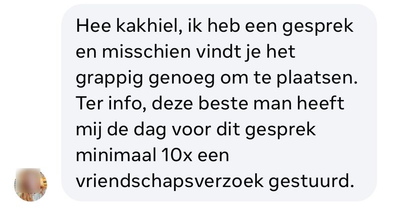 Vrouw wordt uitgemaakt voor 'streng' en 'heel bot' omdat ze geen zin heeft om met deze wildvreemde man in gesprek te gaan op Messenger (5 screens)