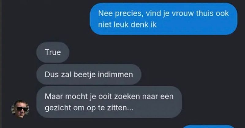 Als je ooit nog eens zin hebt om op iemands gezicht te zitten kun je bij deze Wordfeud-viespeuk aankloppen (2 screens)