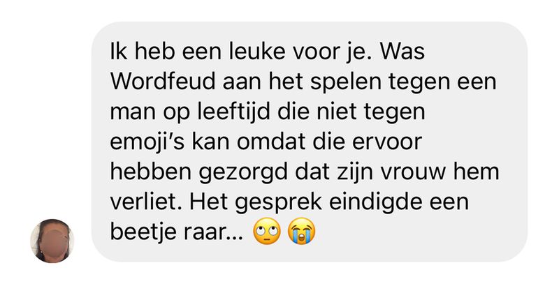 Oudere man die allergisch is voor emoji's omdat zijn vrouw hem daardoor heeft verlaten komt met vermoeiend verzoek in de Wordfeud-chat (5 screens)