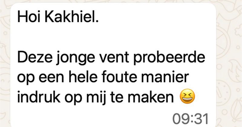 21-jarige jongen probeert indruk te maken op een vrouw die zijn moeder had kunnen zijn maar dat gaat op deze manier niet echt lukken (7 screens)