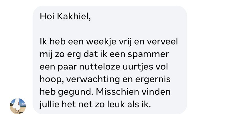Oplichter heeft iets 'vertrouwelijks te delen' en belandt vervolgens in een vet verwarrend gesprek vol hoop, verwachting en ergernis (14 screens)
