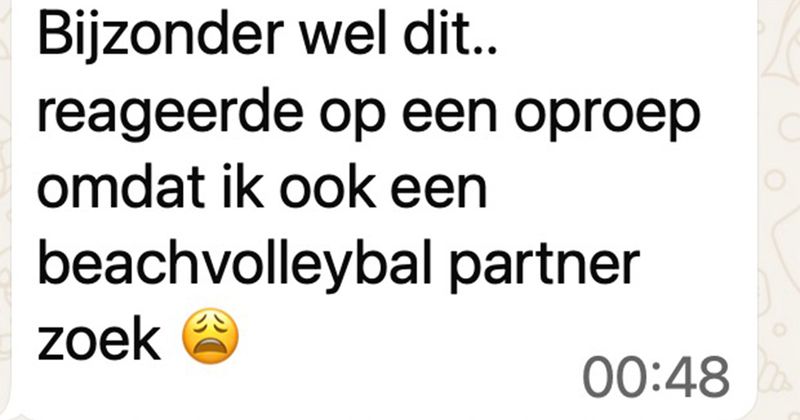 UPDATE: Vrouw zoekt beachvolleybal partner via internet maar daar is niet iedereen het mee eens (5 screens)