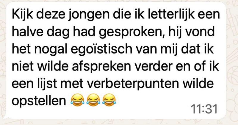 Zwaar opdringerige gozer noemt het 'egoïstisch' dat een vrouw die hij pas een halve dag gesproken heeft geen date met hem wil (5 screens)
