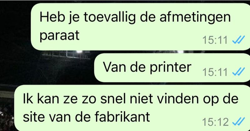De verkoper van deze printer heeft geen rolmaat in huis dus moet hij iets anders creatiefs bedenken om de afmetingen door te sturen (10 screens)