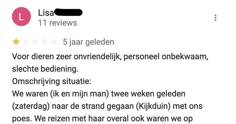 Lisa is boos omdat haar poes geen water mag drinken bij deze strandtent en honden wel (3 screens)
