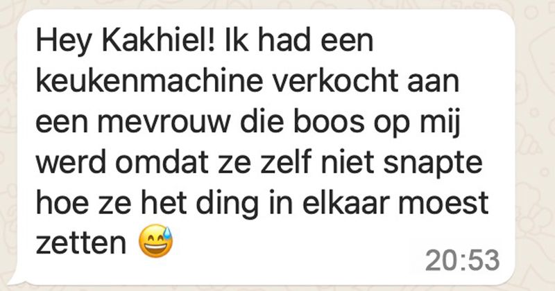Vrouw koopt keukenmachine en raakt gefrustreerd omdat ze niet snapt hoe alle onderdelen in elkaar passen dus wordt ze maar boos op de verkoper (10 screens)