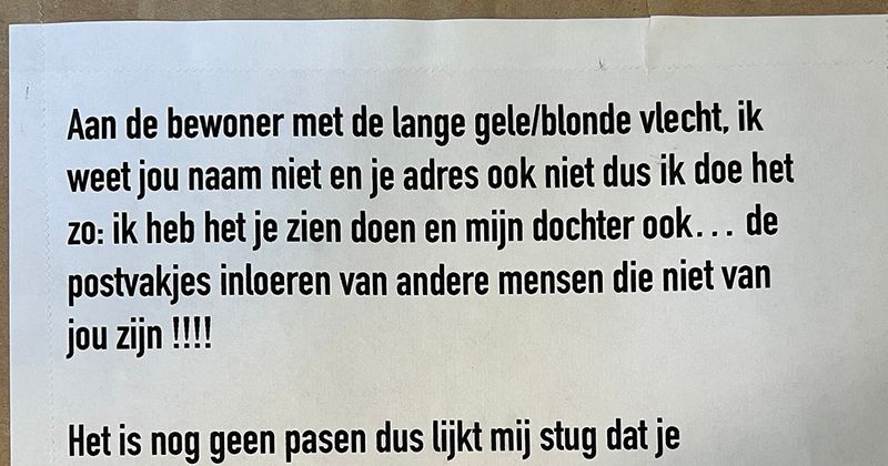Flatbewoners zijn helemaal klaar met deze mysterieuze man/vrouw die stiekem in de postvakjes van andere mensen loert...