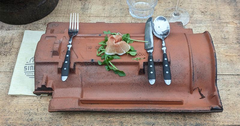 20 dingen waar je als restaurant het eten op kunt kwakken als alle normale borden in de vaatwasser zitten