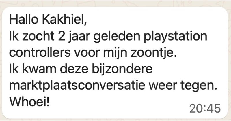 Vrouw heeft interesse in Playstation 4 controllers op Marktplaats maar een normaal gesprek voeren zit er met deze verkoper helaas niet echt in (7 screens)