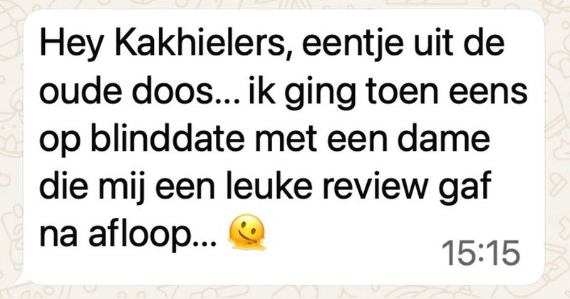 Gast krijgt na afloop van een blind date deze boordeling van een vrouw die ondertussen ook met haar broertje aan het appen is (4 screens)