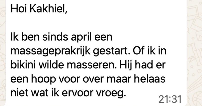 Man wil graag een massage boeken maar blijft hangen bij de dresscode (3 screens)