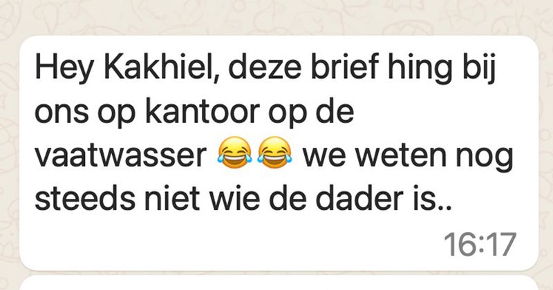 De facilitaire dienst van dit kantoor is helemaal klaar met medewerkers die dit steeds in de vaatwasser stoppen