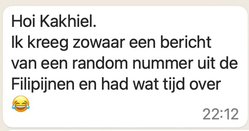 Man krijgt een bericht van een random nummer uit de Filipijnen en speelt het spelletje vrolijk mee (18 screens)