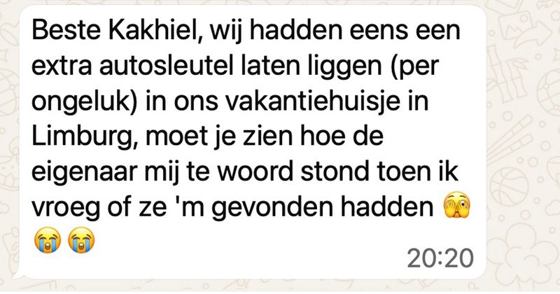 Vrouw laat extra autosleutels liggen in vakantiehuisje en dit is hoe de eigenaar daarop reageert (4 screens)