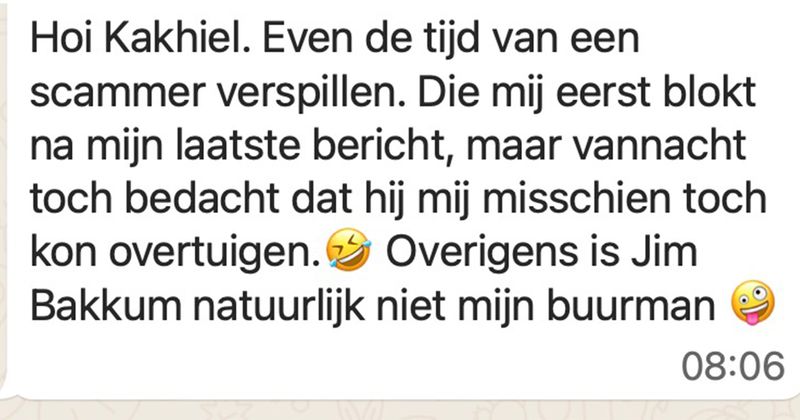 Oplichter die zich voordoet als Jim Bakkum heeft dringend geld nodig maar valt helaas door de mand en probeert het een paar uur later gewoon nog een keer (5 screens)