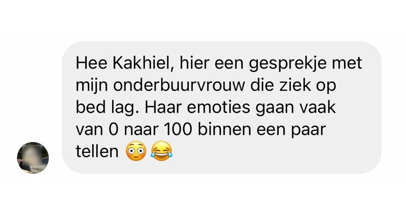Vrouw ligt ziek op bed met koppijn en ergert zich helemaal kapot aan het gestamp van de bovenbuurman, gelukkig komt ze met een goede tip over hoe je het beste geruisloos kunt lopen (6 screens)