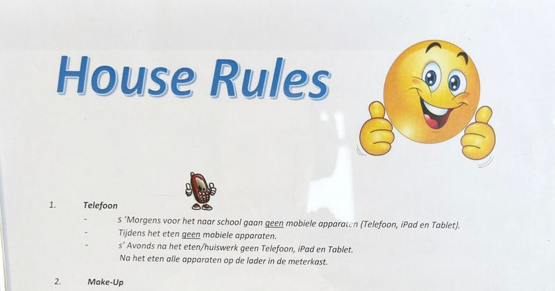 Kringloopwinkel verkoopt kant-en-klare huisregels die ouders met pubers thuis kunnen ophangen, wel even de namen veranderen