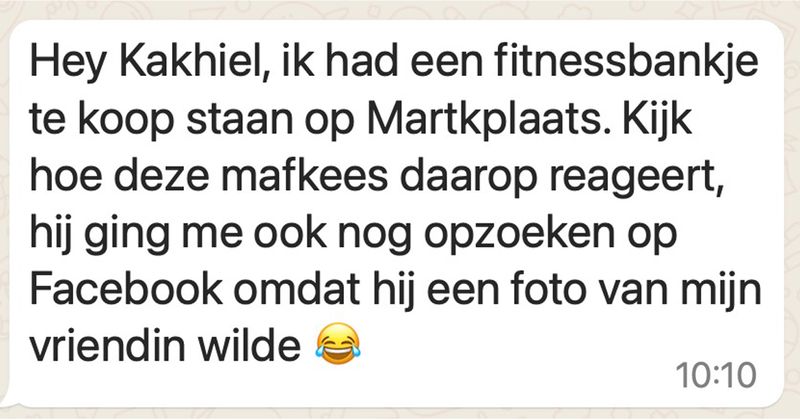 Dit gesprek over een fitnessbankje op Marktplaats krijgt al vrij snel een nogal bizarre wending (8 screens)