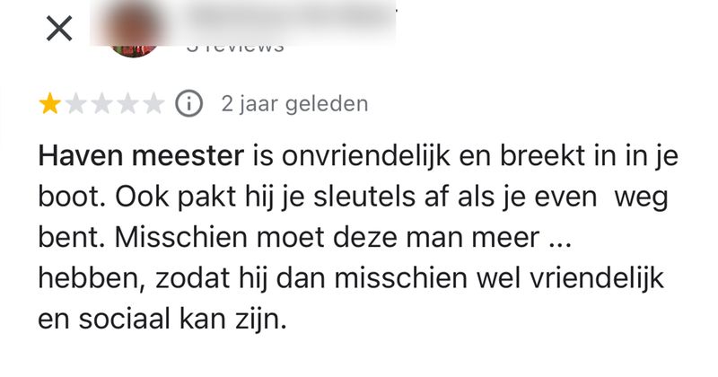 Als je zin hebt om afgeblaft te worden door een bloedchagrijnige havenmeester na een ontspannen dagje varen in Friesland, dan is deze jachthaven echt iets voor jou (21 reviews)