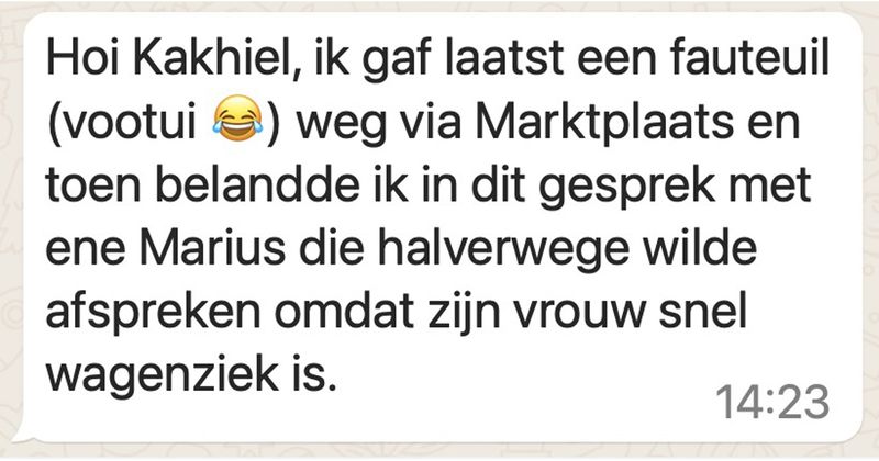 Marius heeft interesse in een gratis fauteuil van Marktplaats maar wil alleen ergens halverwege afspreken omdat zijn vrouw snel wagenziek is (5 screens)