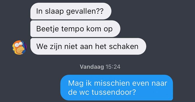 Deze man neemt Wordfeud zo serieus dat hij helemaal in paniek raakt als zijn tegenspeelster even vijf minuten naar de wc is (7 screens)