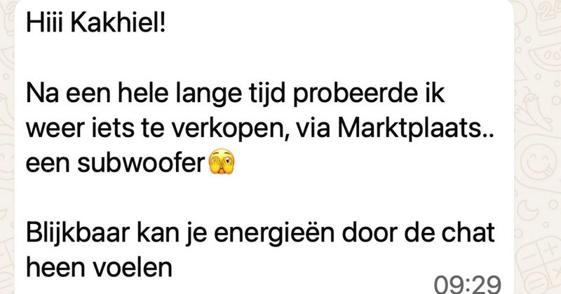 Vrouw probeert subwoofer te verkopen op Marktplaats aan een man die haar energie door de chat heen voelt (3 screens)