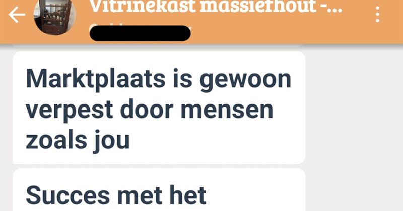 Gesprek over een vitrinekast op Marktplaats escaleert vrij snel als blijkt dat de verkoper geen zin heeft om even een meetlint te pakken (8 screens)