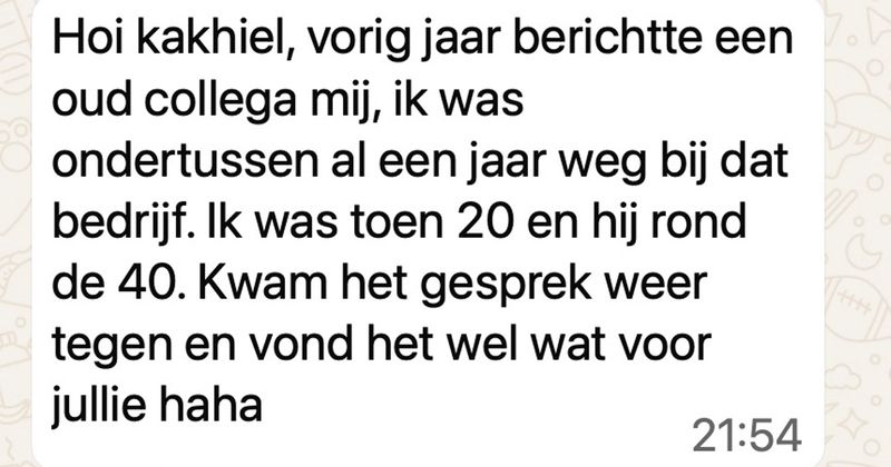Meisje wordt aangesproken op WhatsApp door een 20 jaar oudere ex-collega die haar mist en het gesprek eindigt helaas niet echt normaal ( 9 screens)