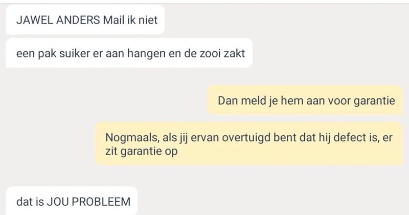 Man koopt monitorarm op Marktplaats waar hij niet helemaal tevreden over is en gaat vervolgens helemaal door het lint tegen de verkoper in de chat (20 screens)