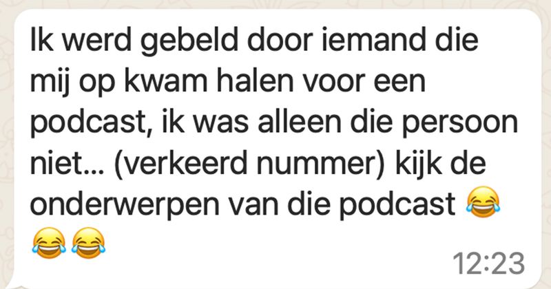 Man wordt gebeld door mensen die hem op komen halen om een podcast op te nemen over leeftijdsverschil in relaties, dat gaat helaas niet helemaal goed... (5 screens)