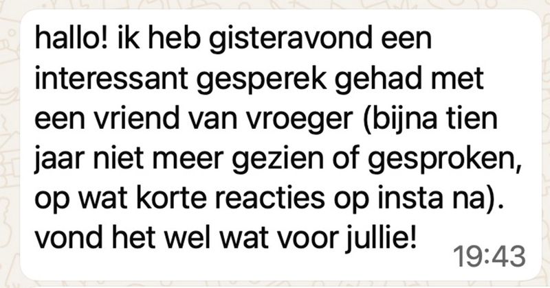 Vrouw wordt aangesproken door een vriend van vroeger die ze al 10 jaar niet heeft gezien of gesproken en krijgt meteen een best wel vreemd compliment over haar uiterlijk (9 screens)