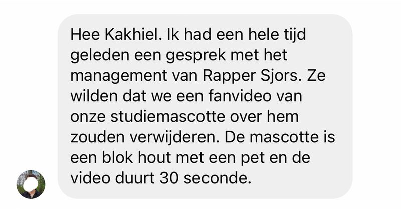 Aan deze manier van schrijven te zien is het management van Rapper Sjors stiekem gewoon Rapper Sjors zelf (7 screens)