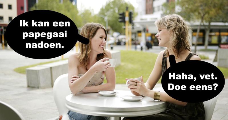 Vrouw kan een papegaai nadoen en dat gaat ongeveer zo (12 screens)