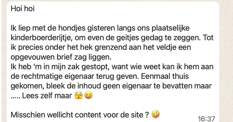 Dit briefje vond iemand tijdens het uitlaten van haar hondjes op de kinderboerderij, iemand enig idee waar dit precies over gaat? (2 foto's)