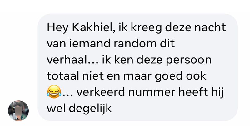 46-jarige man heeft in de kroeg een incompleet telefoonnummer gekregen van een veel jongere vrouw en appt nu maar gewoon alle mogelijke cijfercombinaties om te kijken of hij haar weer kan vinden (8 screens) 